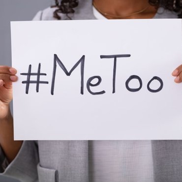 woman-holding-metoo-hashtag